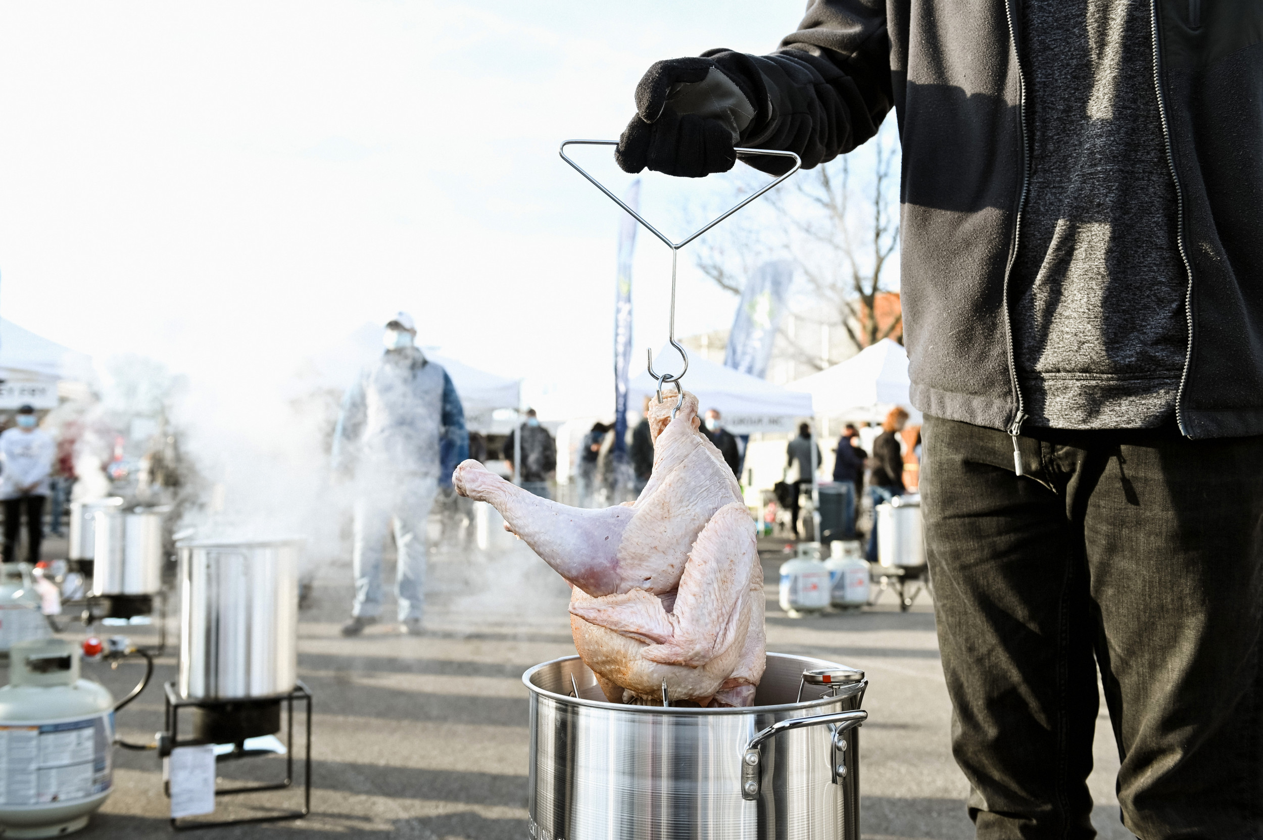 why is it dangerous to deep fry a turkey