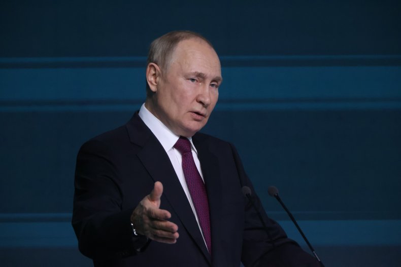 Аналитик российского телевидения осуждает лицемерие Путина в поддержку войны