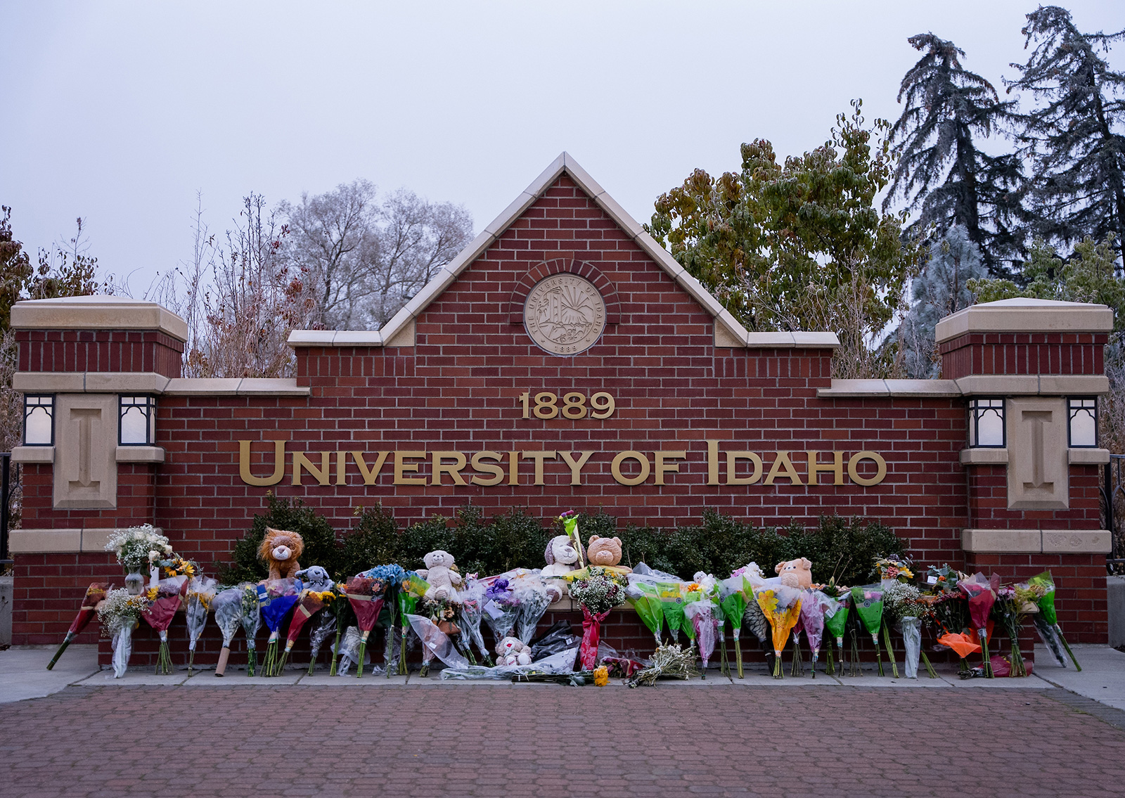 Idaho Murders Update Roommates Break Silence Victim S Mom Shares   University Idaho Spontaneous Memorial 