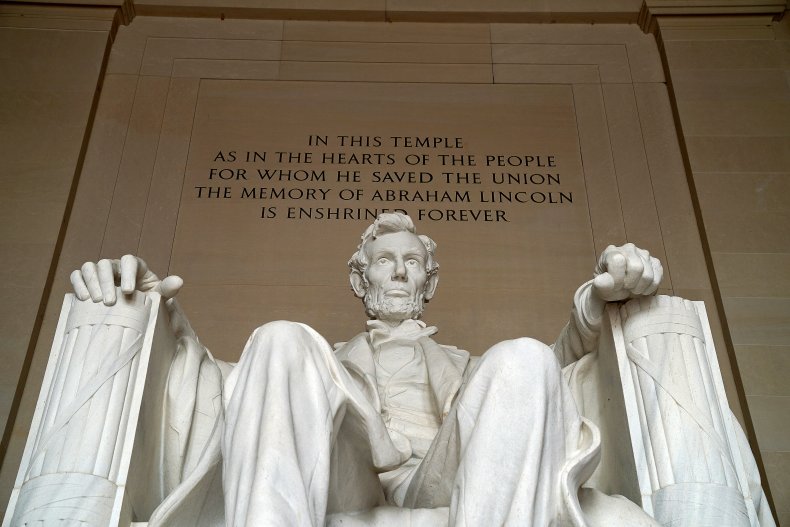 Vista della statua di Abraham Lincoln
