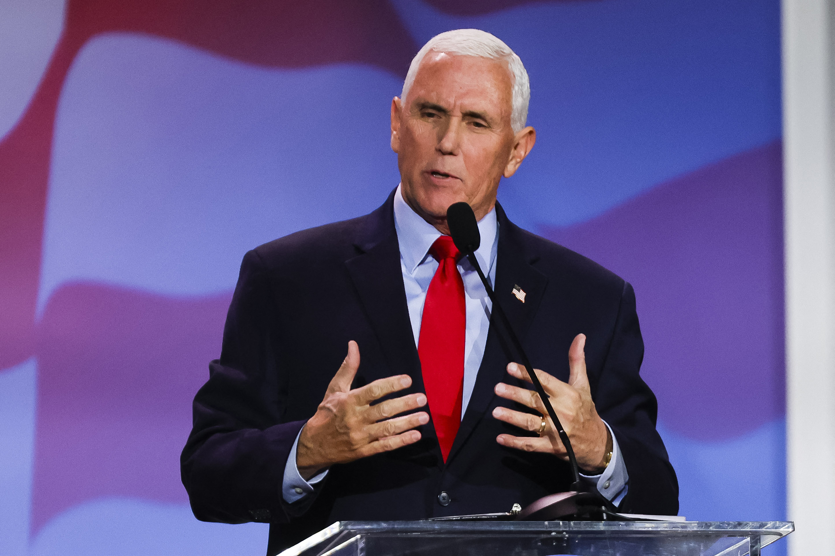 Pence Tells Trump to Apologize for Dinner With Nick Fuentes