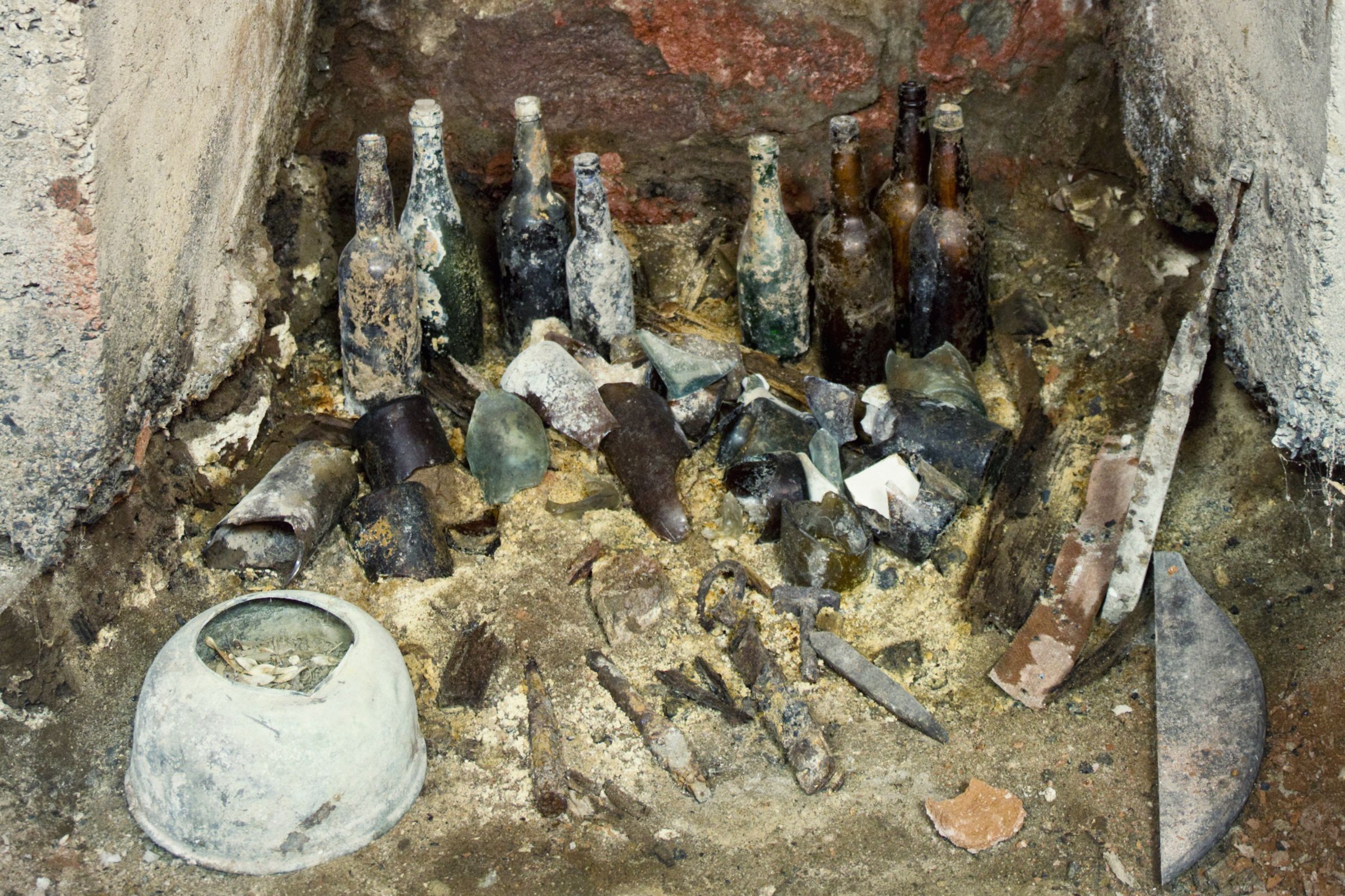 Shock As Man Unearths Secret Cellar In His 1800s House Filled With   1930s Bootlegger Entrance 