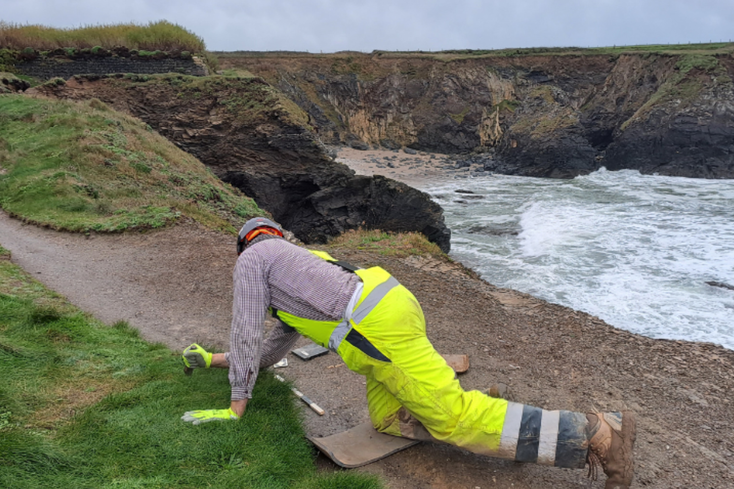 Skeleton Found by Sea Suspected To Be Sailor Shipwrecked in 18th Century