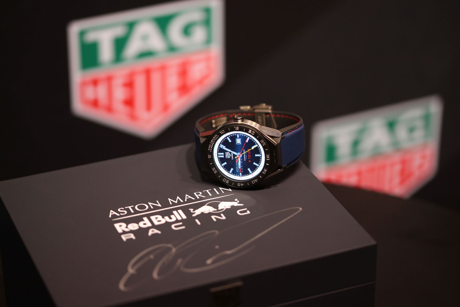 tag heuer connected modular 45 aston martin red bull racing