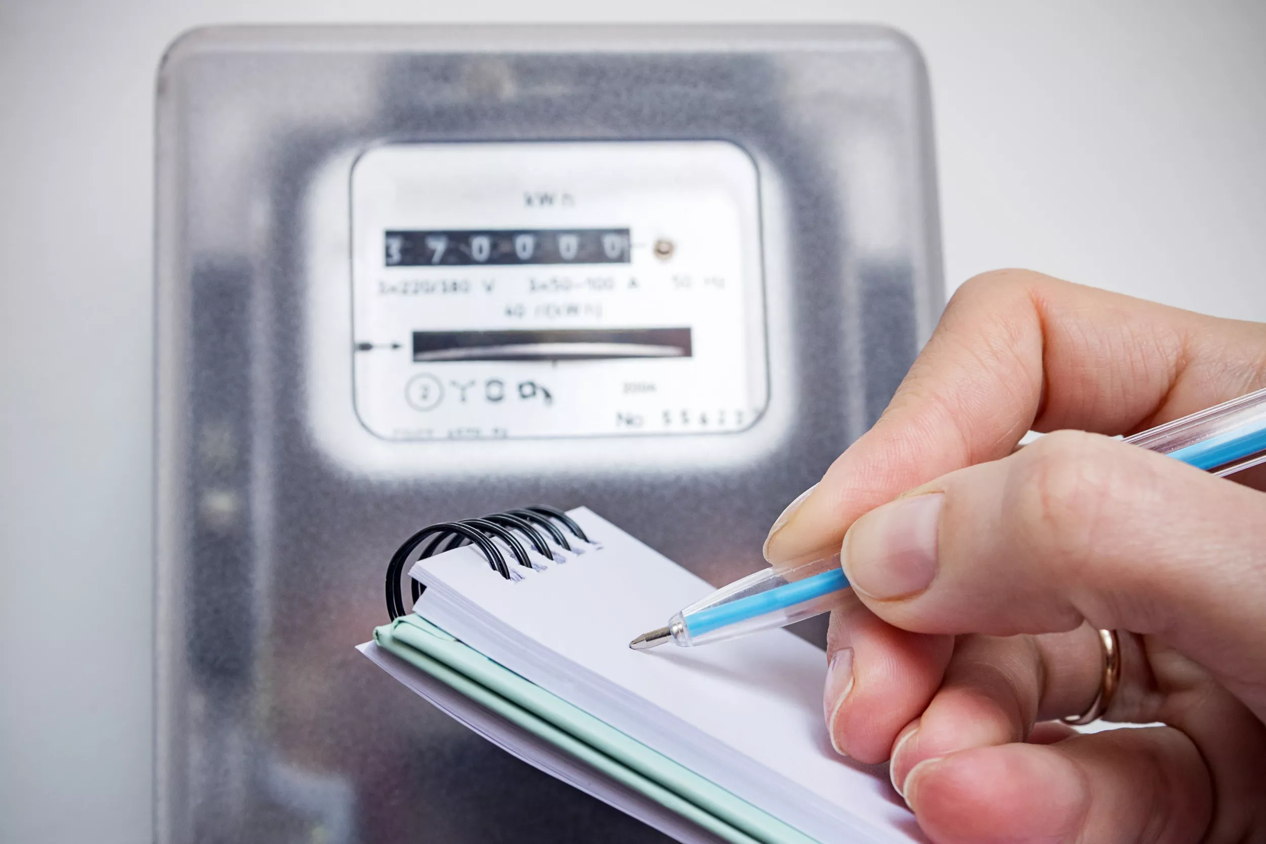 How You Can Easily Cut Your Energy Bill By $100s, According To Experts - Vimarsana News