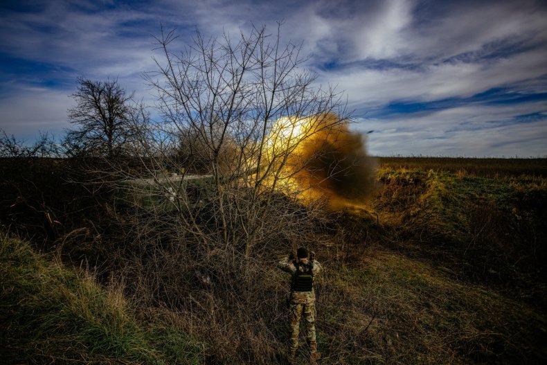 Ukraine, military, fires, howitzer, against, Russian, positions