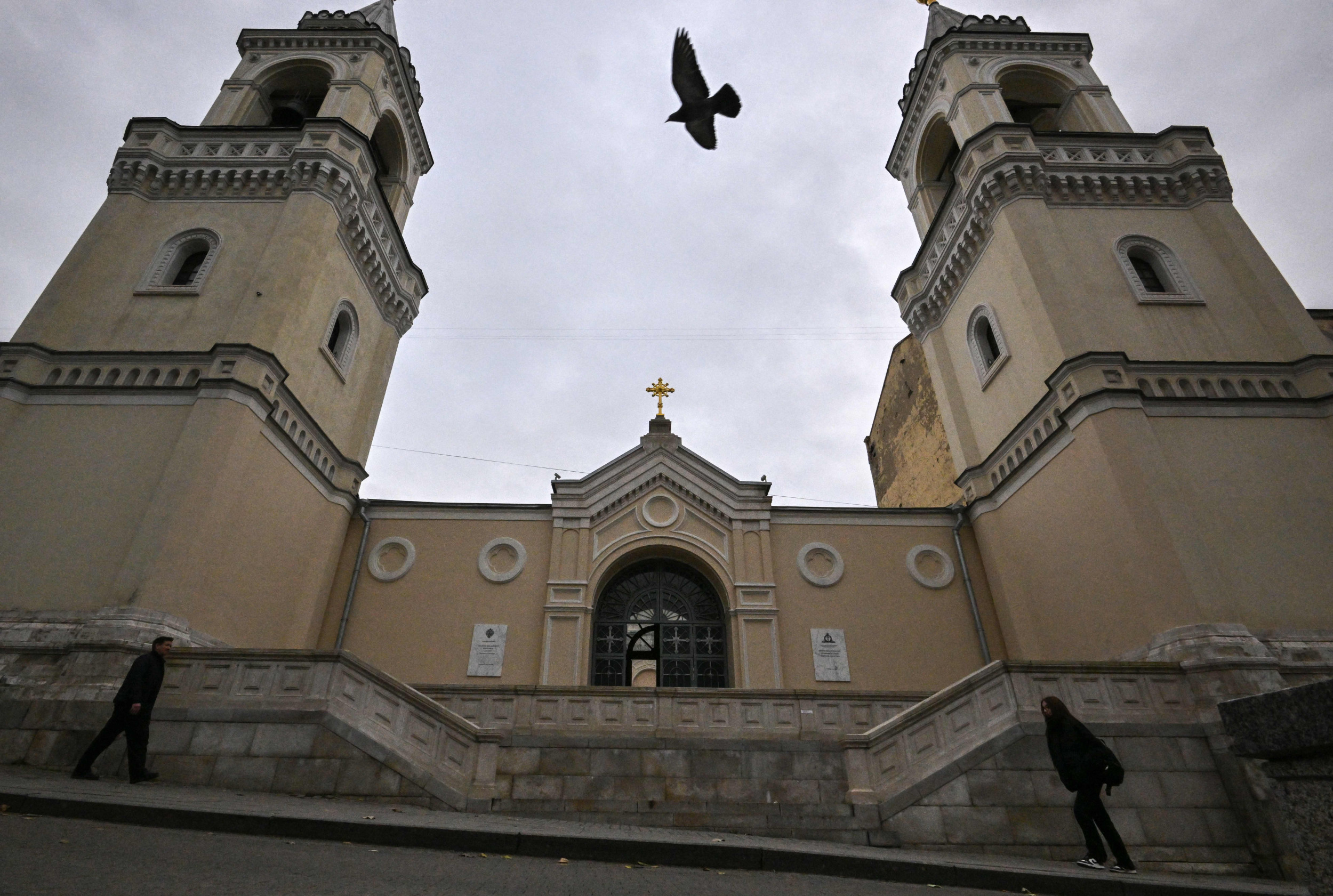 Les responsables ukrainiens font pression pour interdire les sectes religieuses affiliées à la Russie : Zelensky