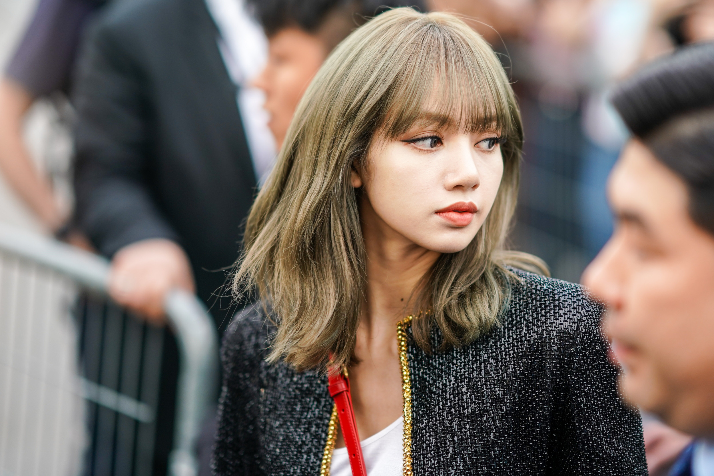 Facts & Evidence of BLACKPINK Lisa Dating TAG Heuer CEO Frédéric