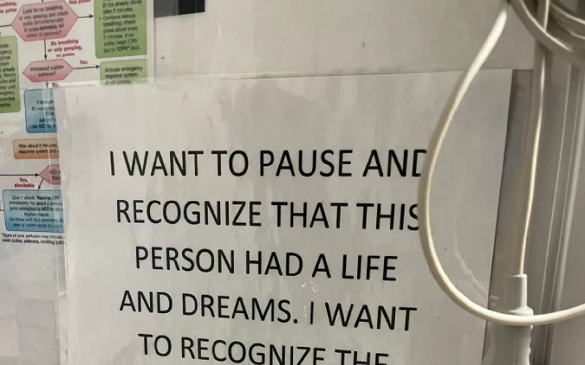 Paramedic Shares Powerful Sign in Resuscitation Room: 'Tried Their Best' - Vimarsana News