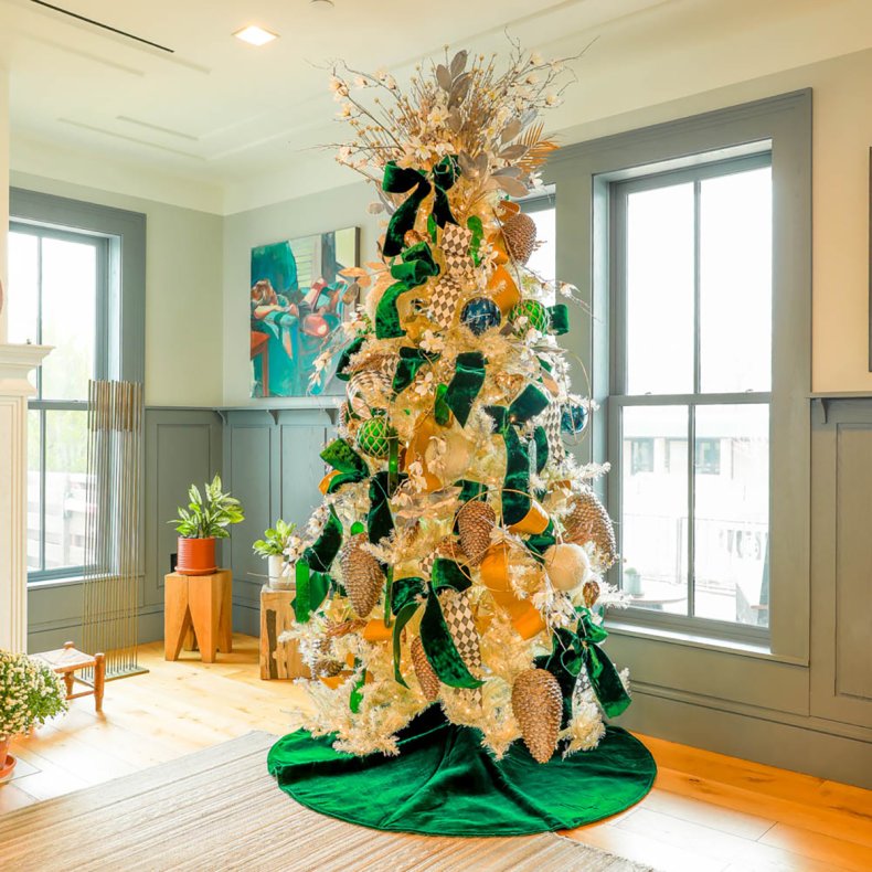 Mom Gave Up Day Job To Decorate Christmas Trees 'One Had 10k In Decor'