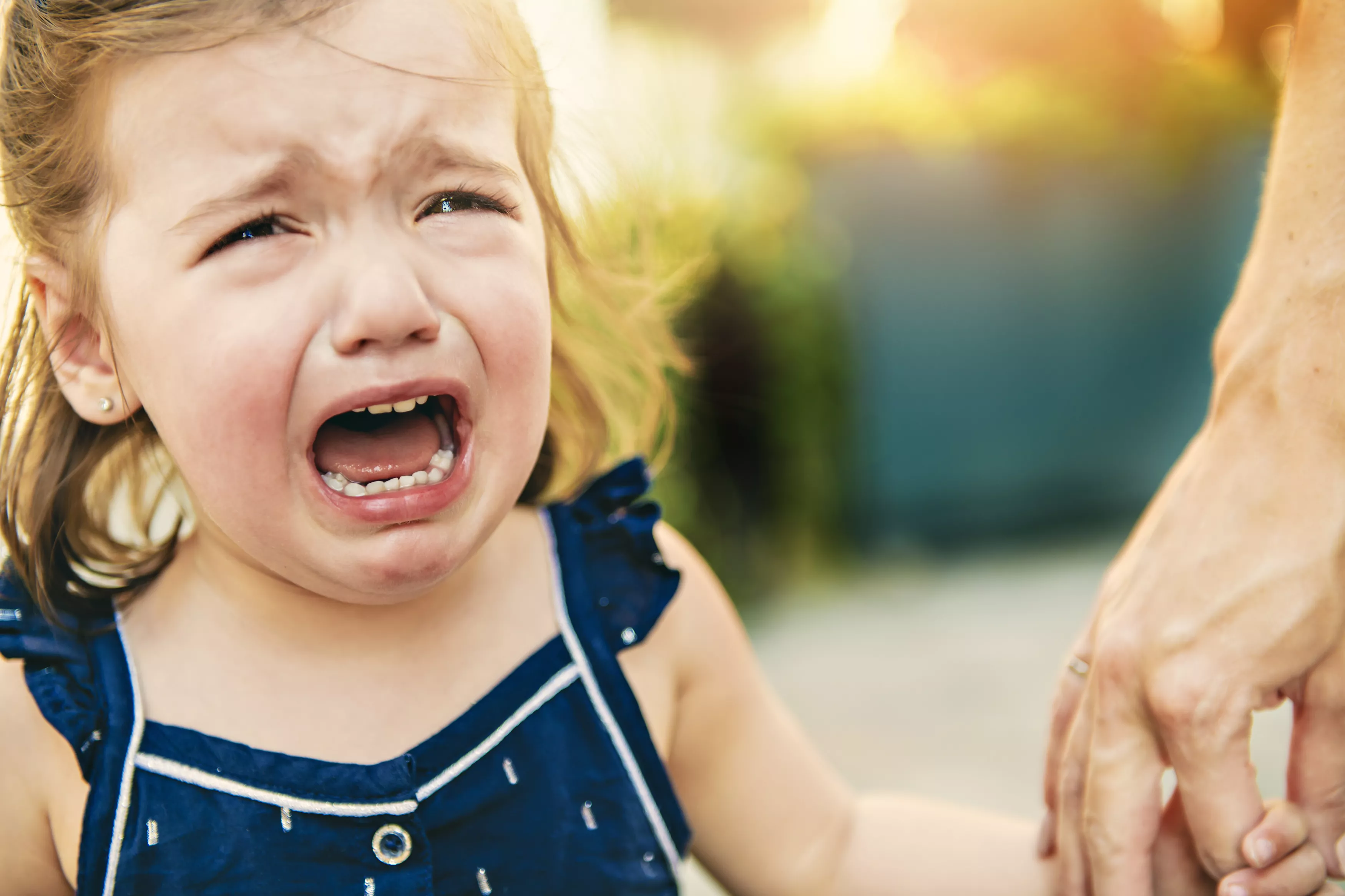 Mom Ignoring 4-Year-Old Wanting to Join Daughter's Birthday Party Dragged - Vimarsana News