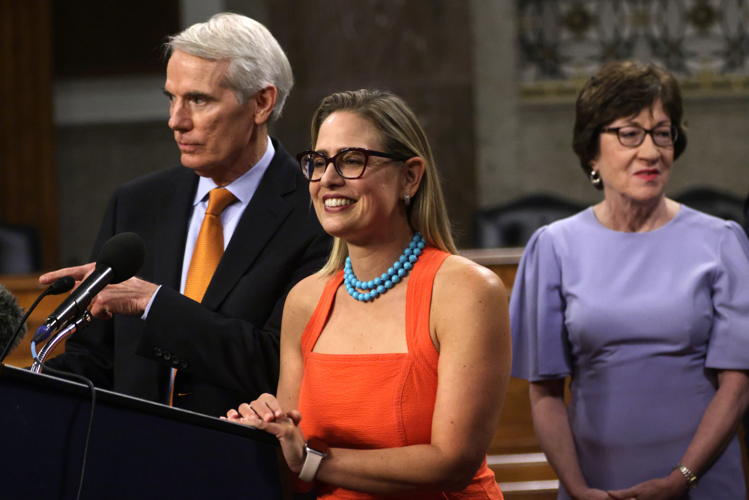 Kyrsten Sinema's Former 'Friend' Rips Her Split From Democrats: 'Hypocrite'