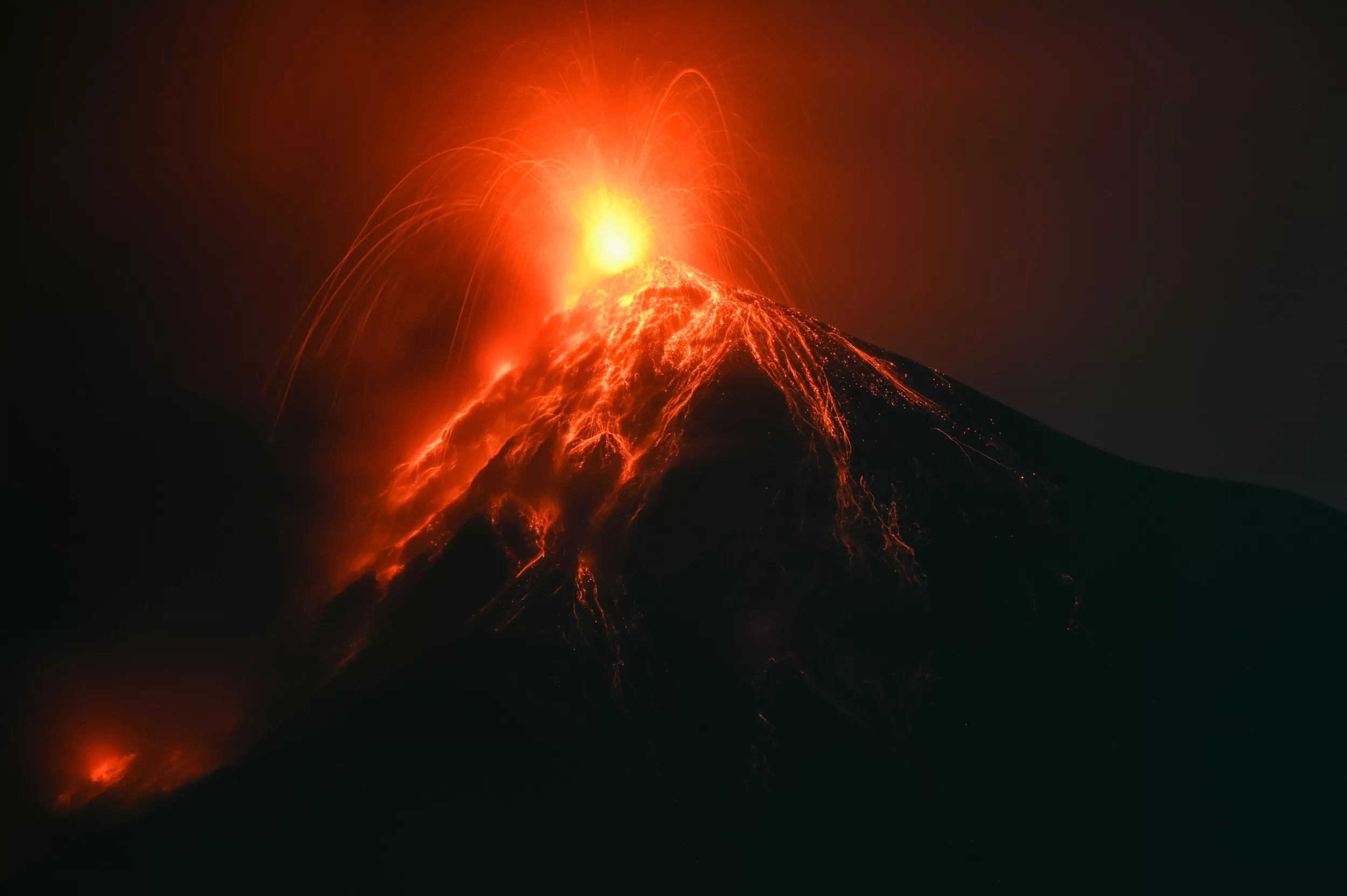 Fuego Volcano Erupts Sending Lava and Ash Soaring Into Sky Above Antigua - Vimarsana News