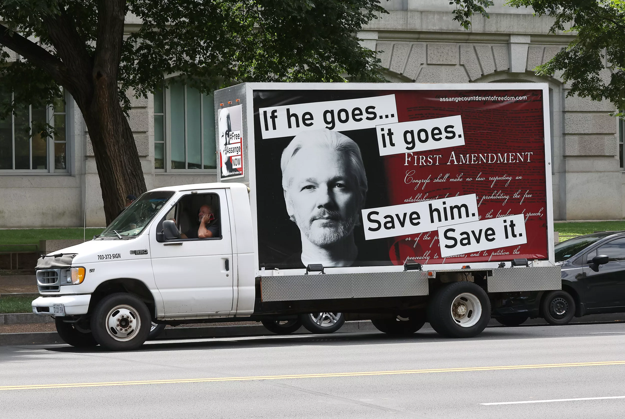 "I am Assange!" Daniel Ellsberg, Other Allies Demand US Prosecute Them, Too - Vimarsana News