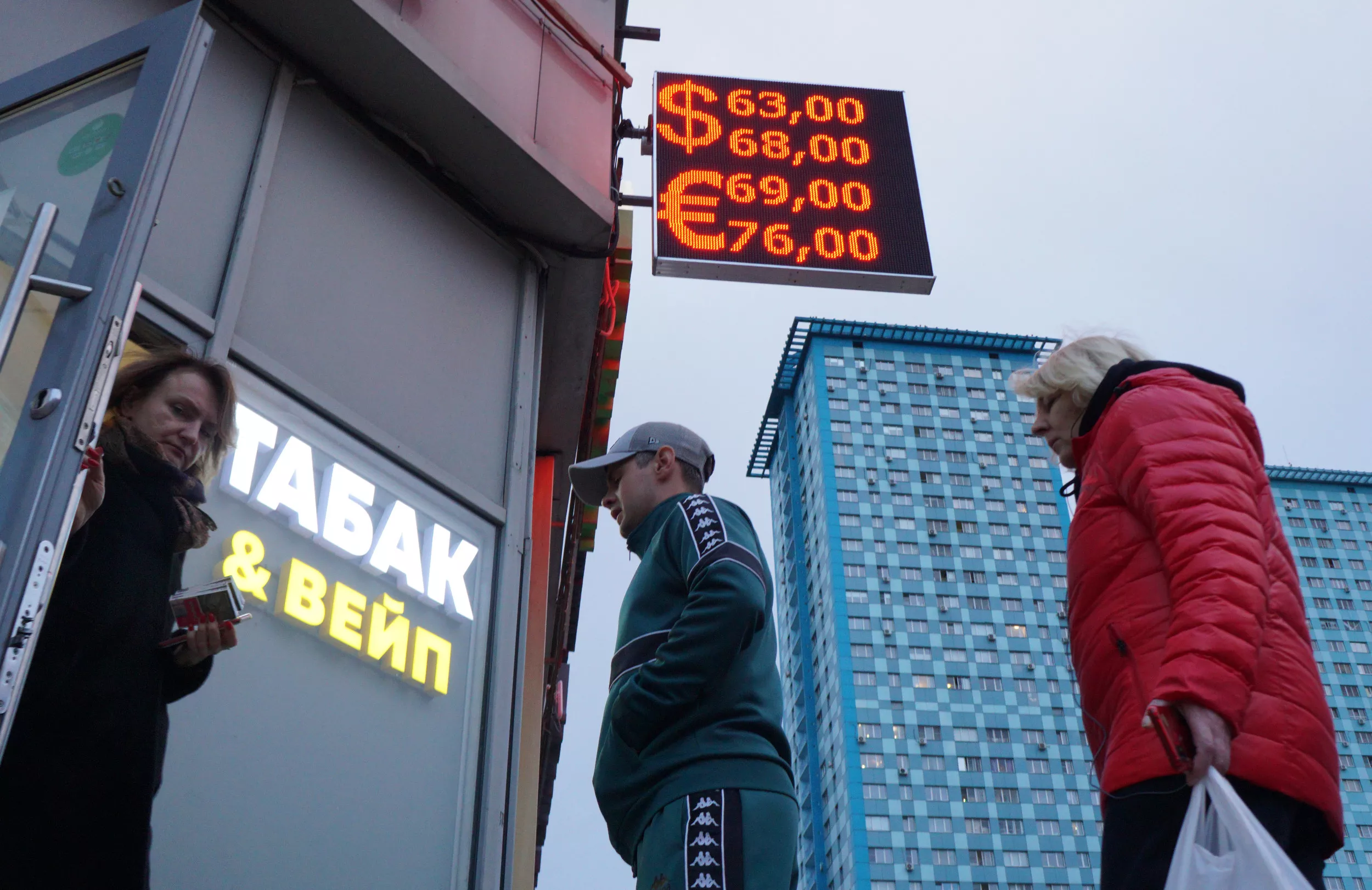 Russia Complains 'We Can't Buy What We Need' as Sanctions Bite - Vimarsana News