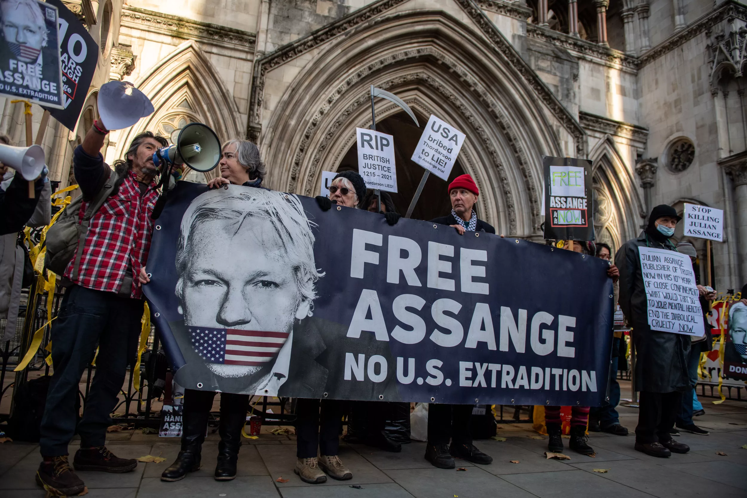 Julian Assange's Biggest Fight in Notorious Prison Isn't Over Extradition - Vimarsana News