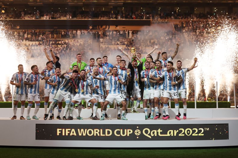 Celebridades reaccionan a la victoria de Argentina en la Copa del Mundo sobre Francia 2 Argentina