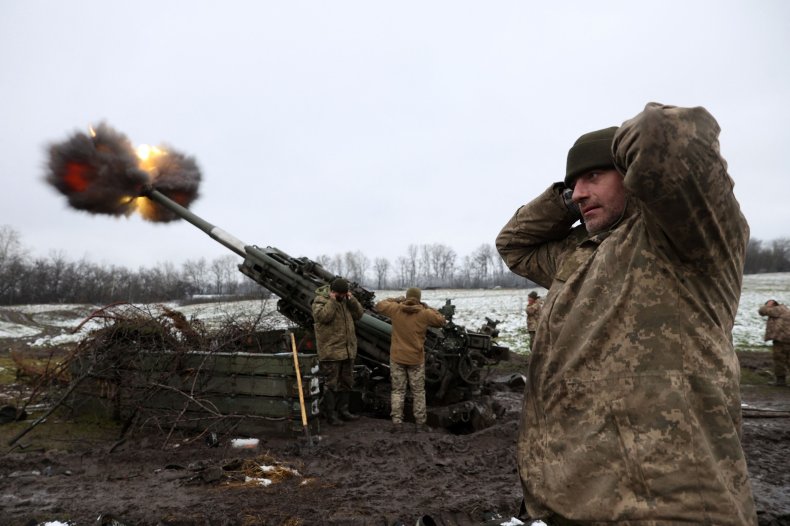 Pháo binh Ukraine bắn lựu pháo M777 Donbas