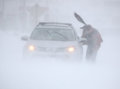 Man battles with powerful winter storm 2018