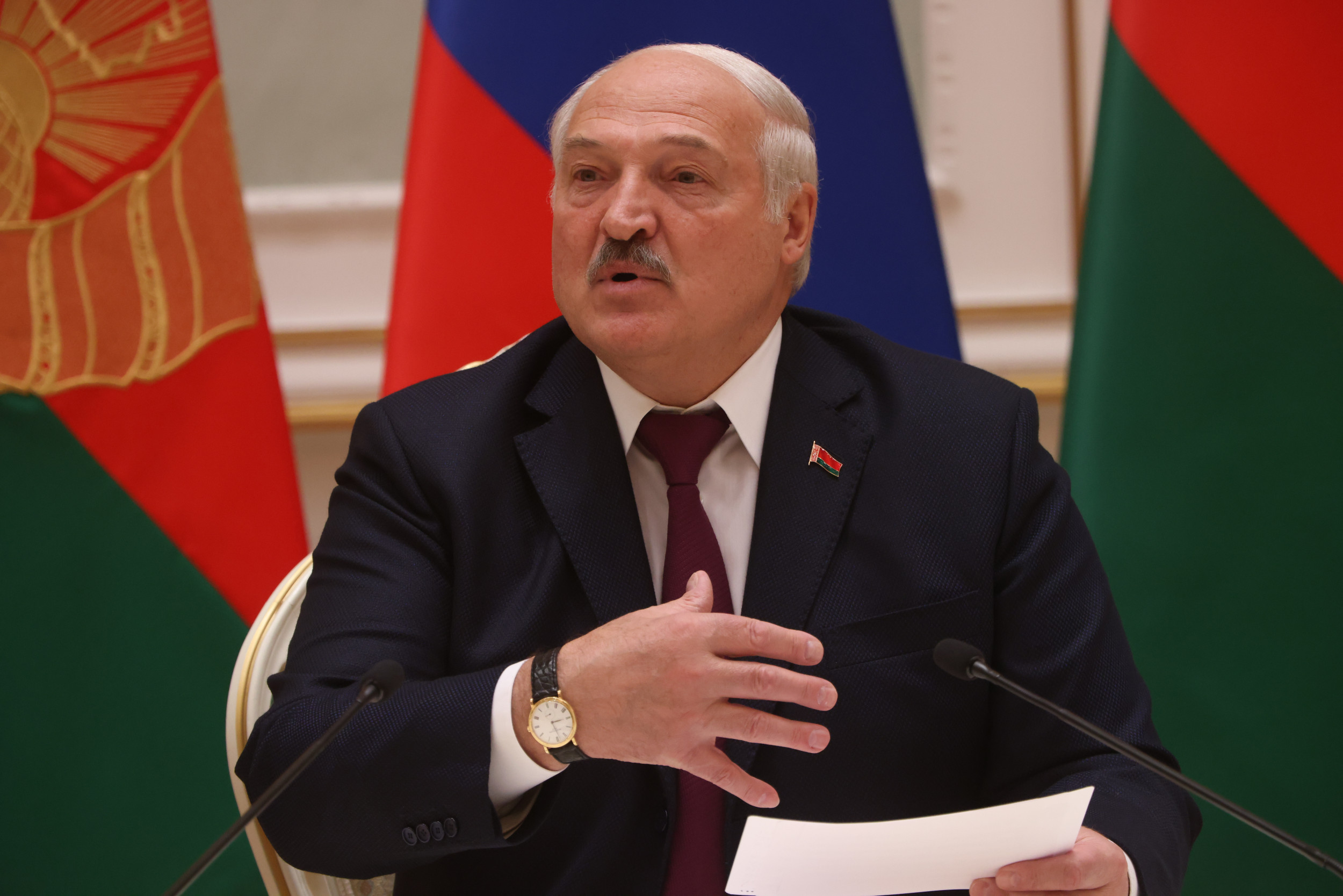 Lukashenko Gives Russian Space Chief Pork Fat as Gift