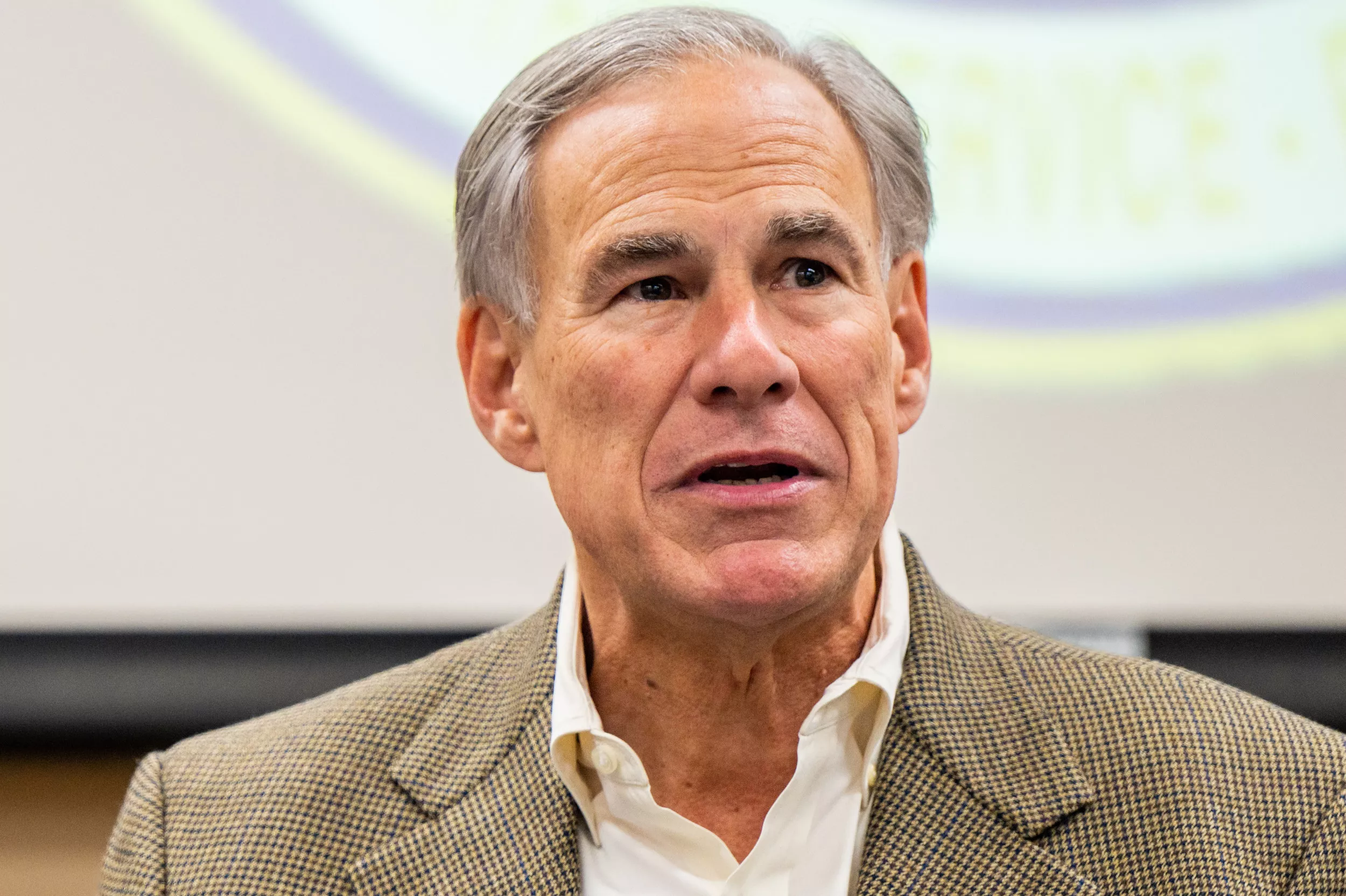 Greg Abbott Slammed Over Christmas Message After Migrants Bused to D.C. - Vimarsana News