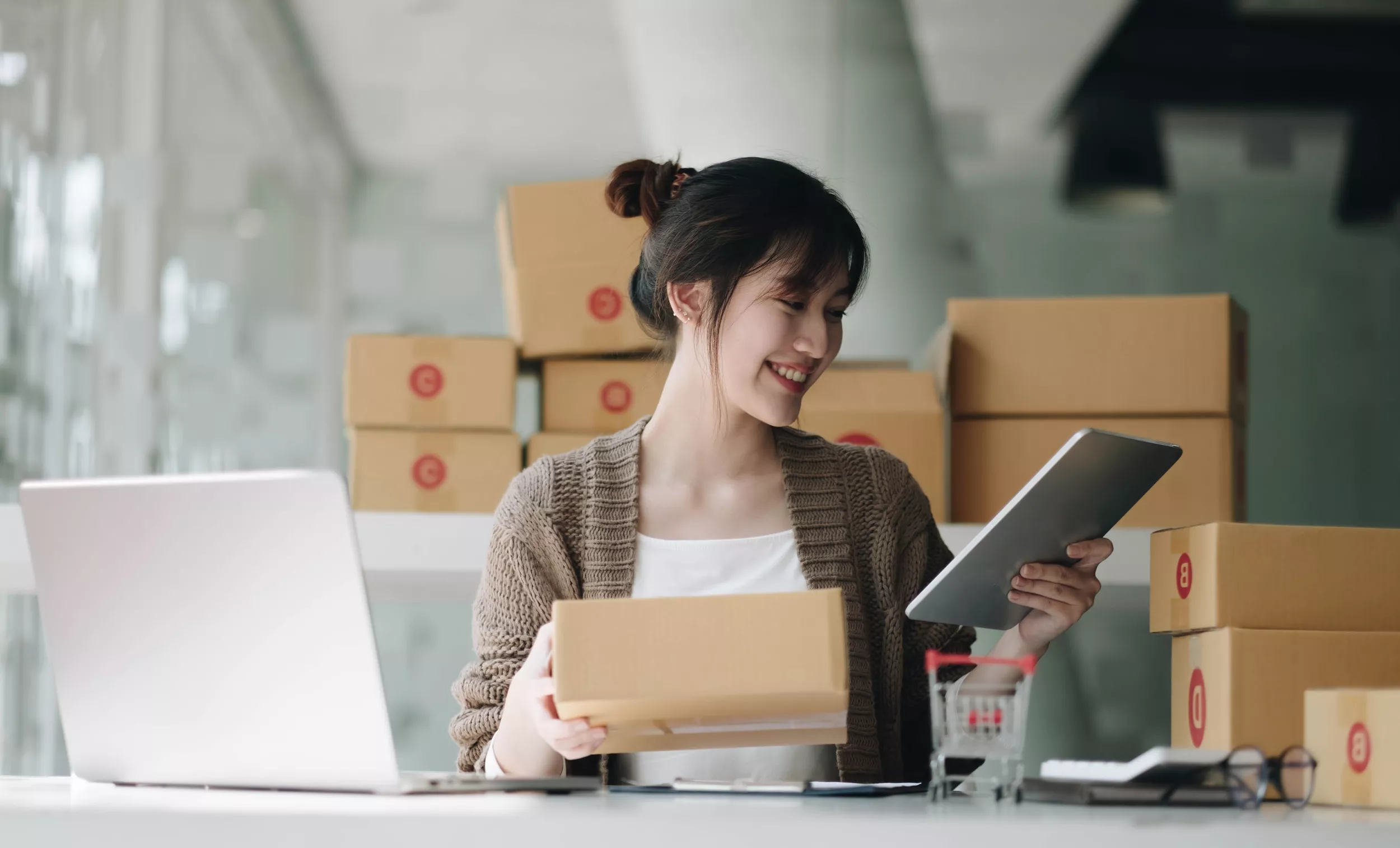 E-Commerce Business Looking to Thrive? Focus on Management - Vimarsana News