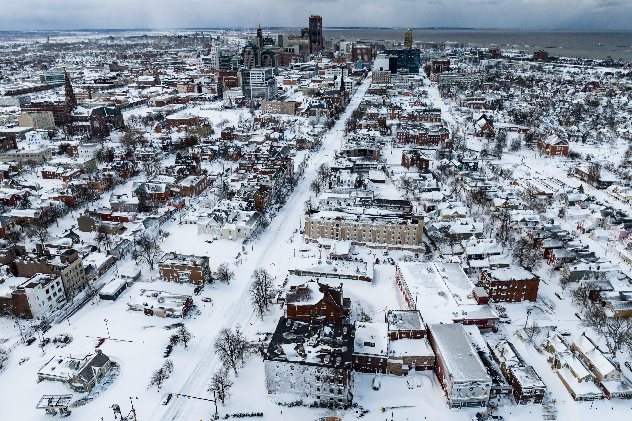 Winter Storm Live Updates: At Least 34 Dead as Travel Woes Continue&nbsp;