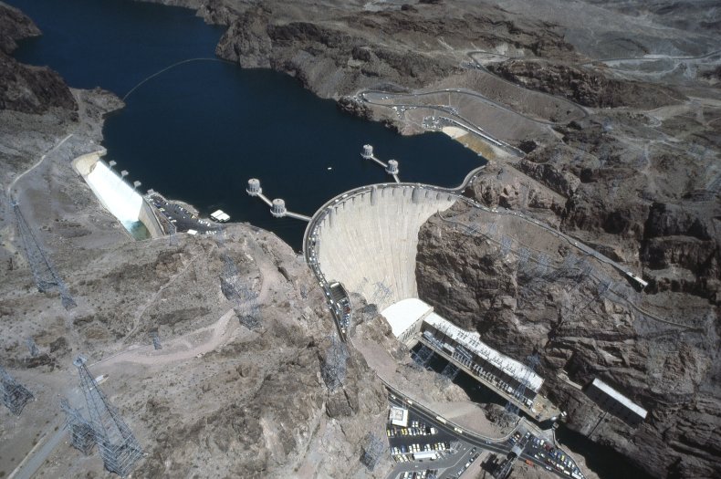 Lake Mead Water Levels Over Time Shown in Before and After Pictures
