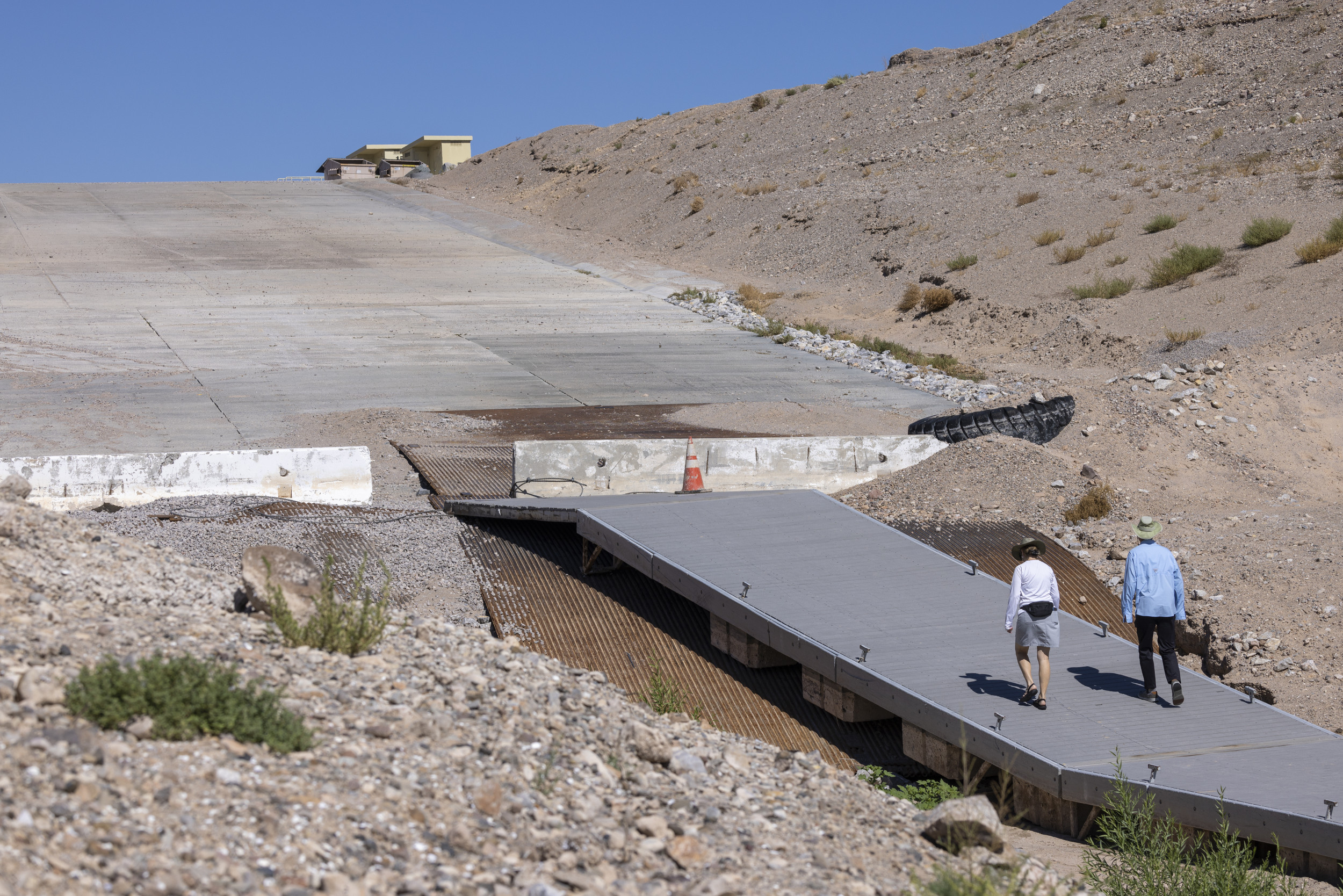 Lake Mead Water Levels Over Time Shown In Before And After Pictures   Disused Boat Ramp Lake Mead 