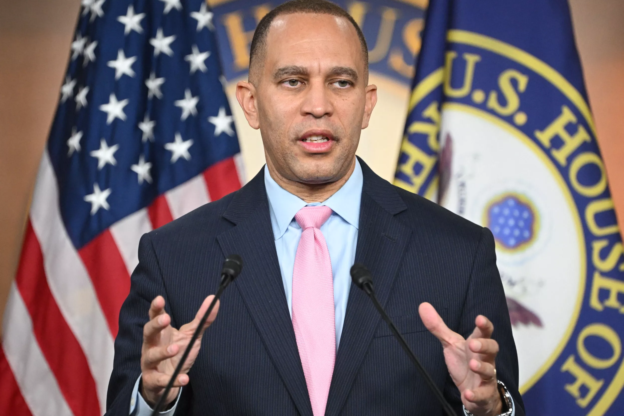 Could Hakeem Jeffries Become Speaker if Six Republicans Flip? What We Know - Vimarsana News