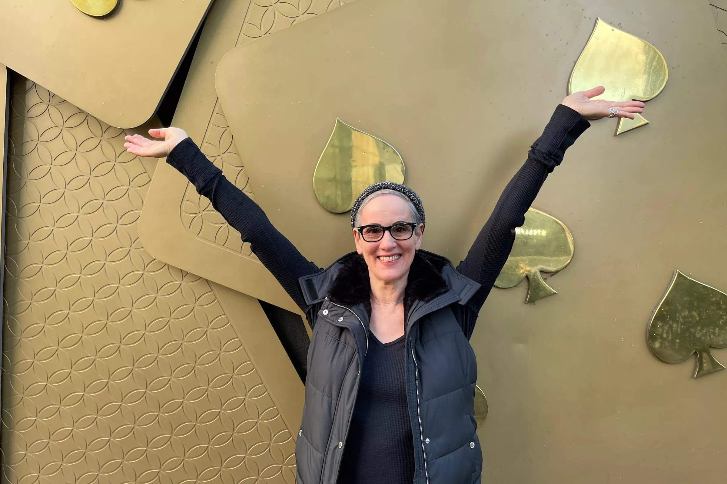 'I'm a 65-year-old Pro Poker Player in Las Vegas—Men Hate Losing to Me' - Vimarsana News