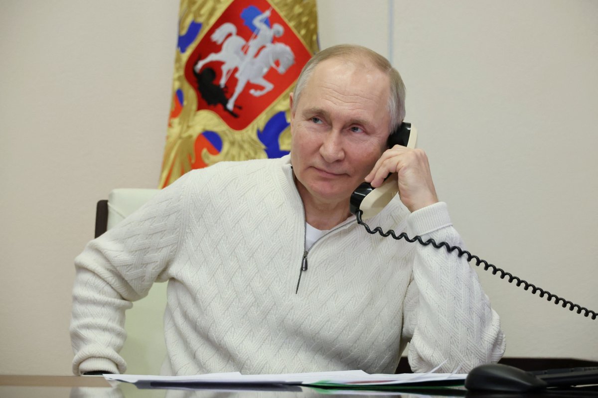 Vladimir Putin speaks on the phone Russia