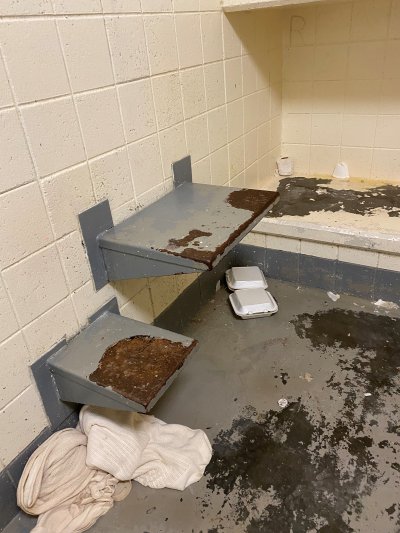 Larry Eugene Price, Jr.s cell Larry Eugene Price, Jr.s cell