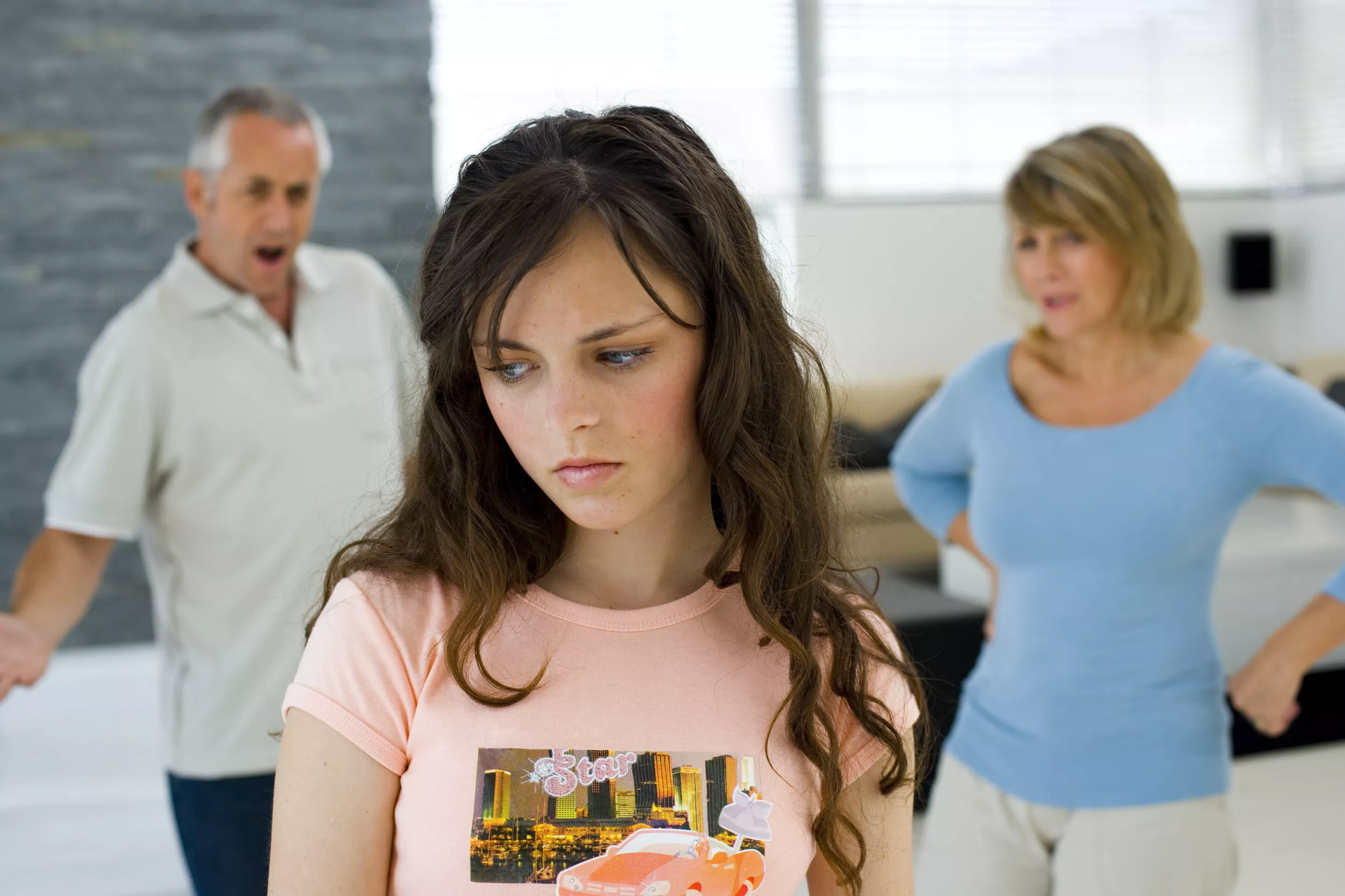 Adult Kid Pretending Not to Recognize Parents After Sister's Death Praised - Vimarsana News