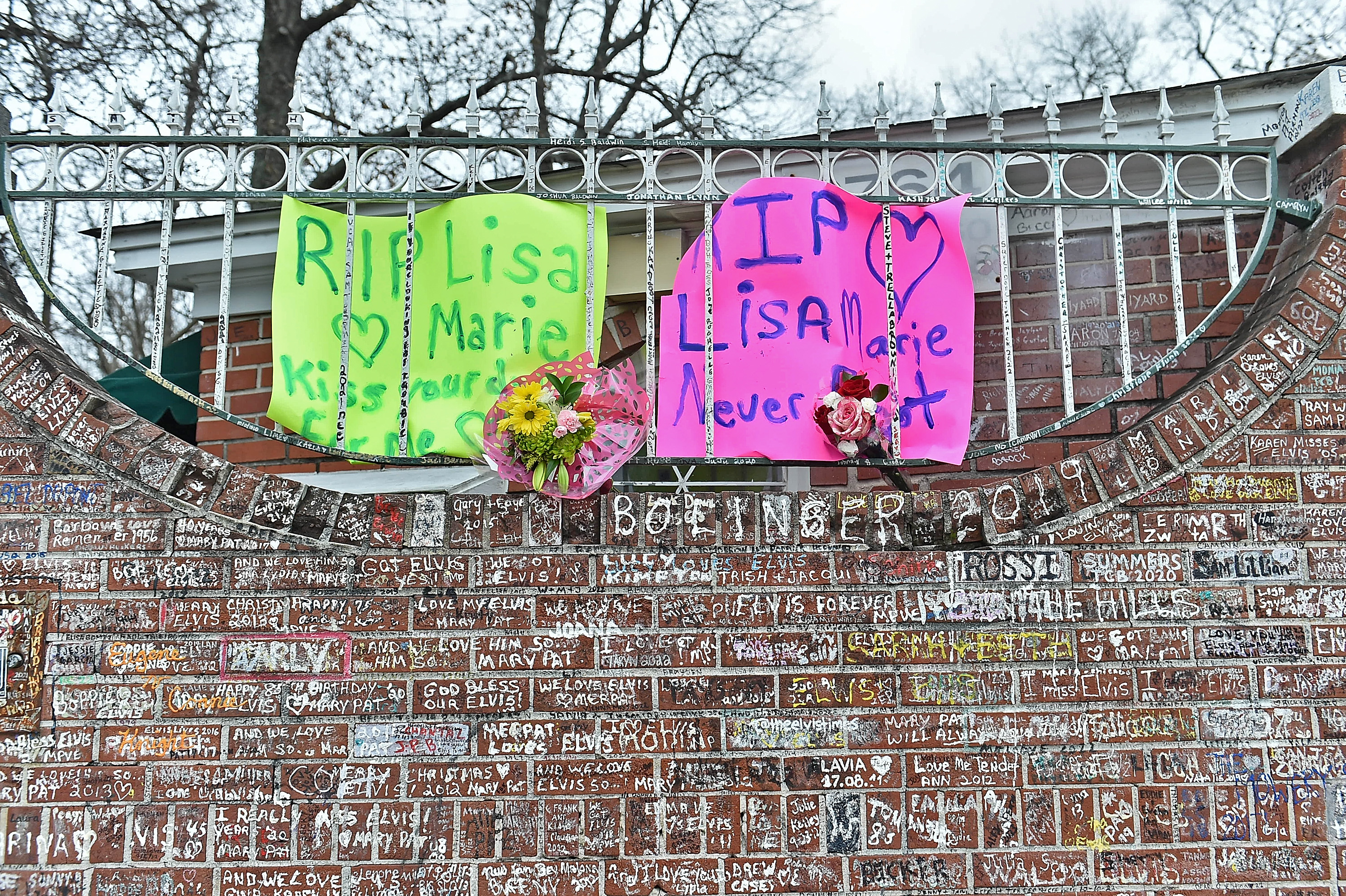 How To Watch Lisa Marie Presley’s Memorial Service At Graceland