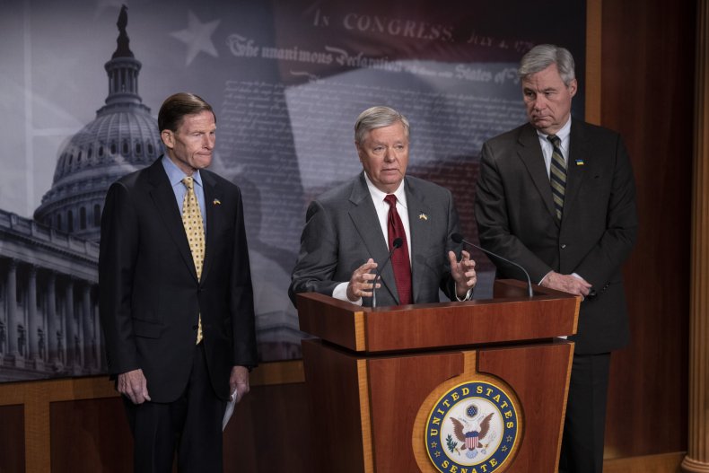 Senators Urge US to Send Tanks toUkraine