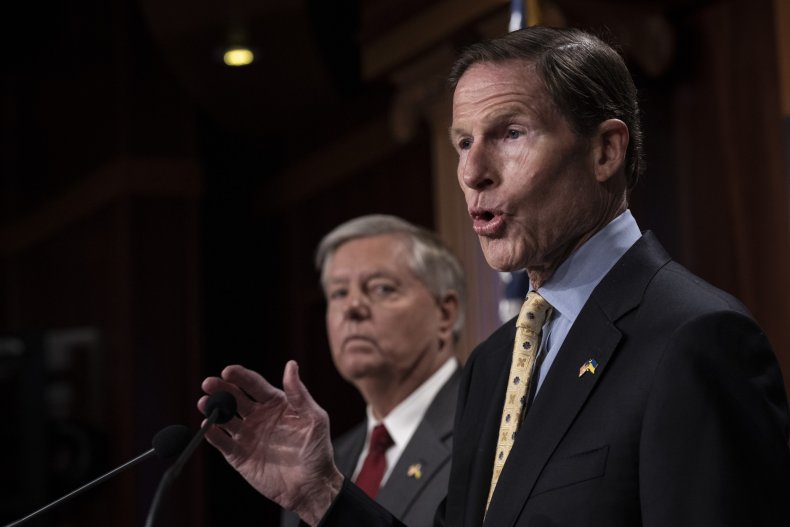 Blumenthal Urges US to Send Ukraine Tanks