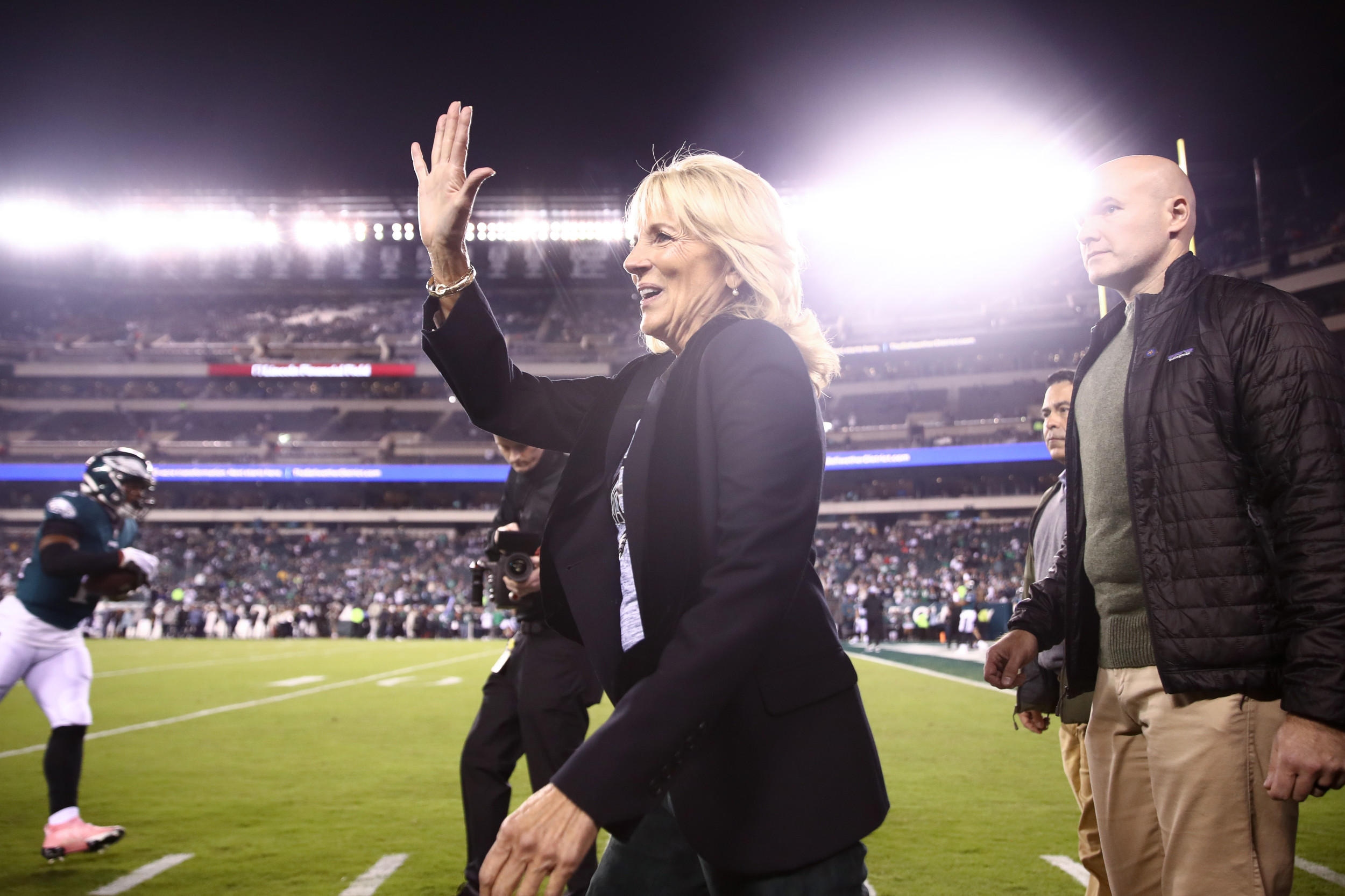 Jill Biden leads Eagles fight song during Sunday night game