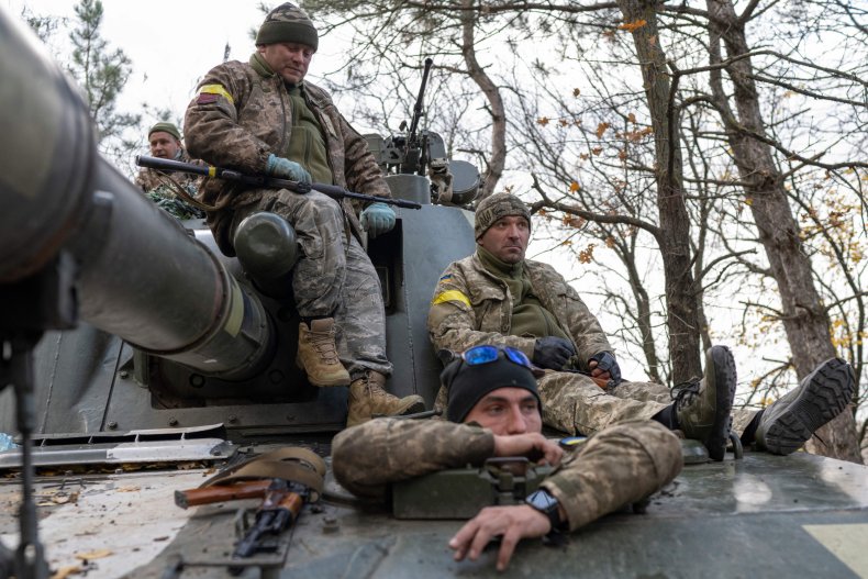 Ukrainian artillery unit members