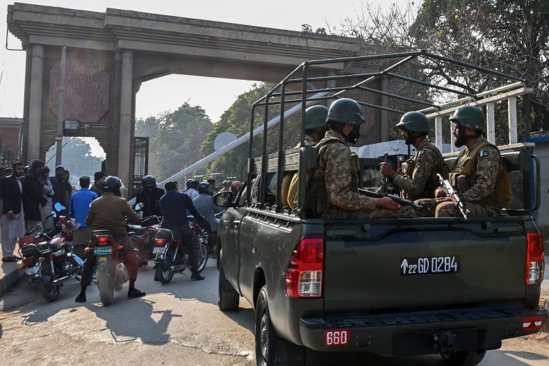 Pakistan, soldiers, at, Peshawar, mosque, blast, site