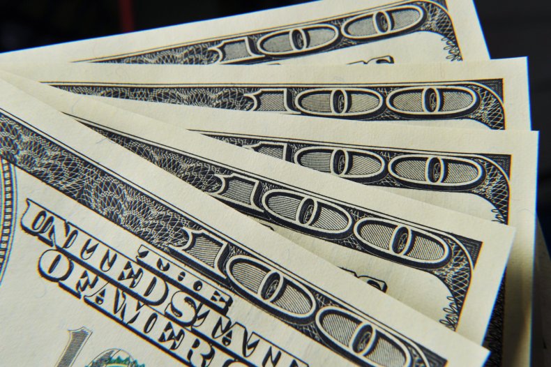 Good Samaritan finds bag of money