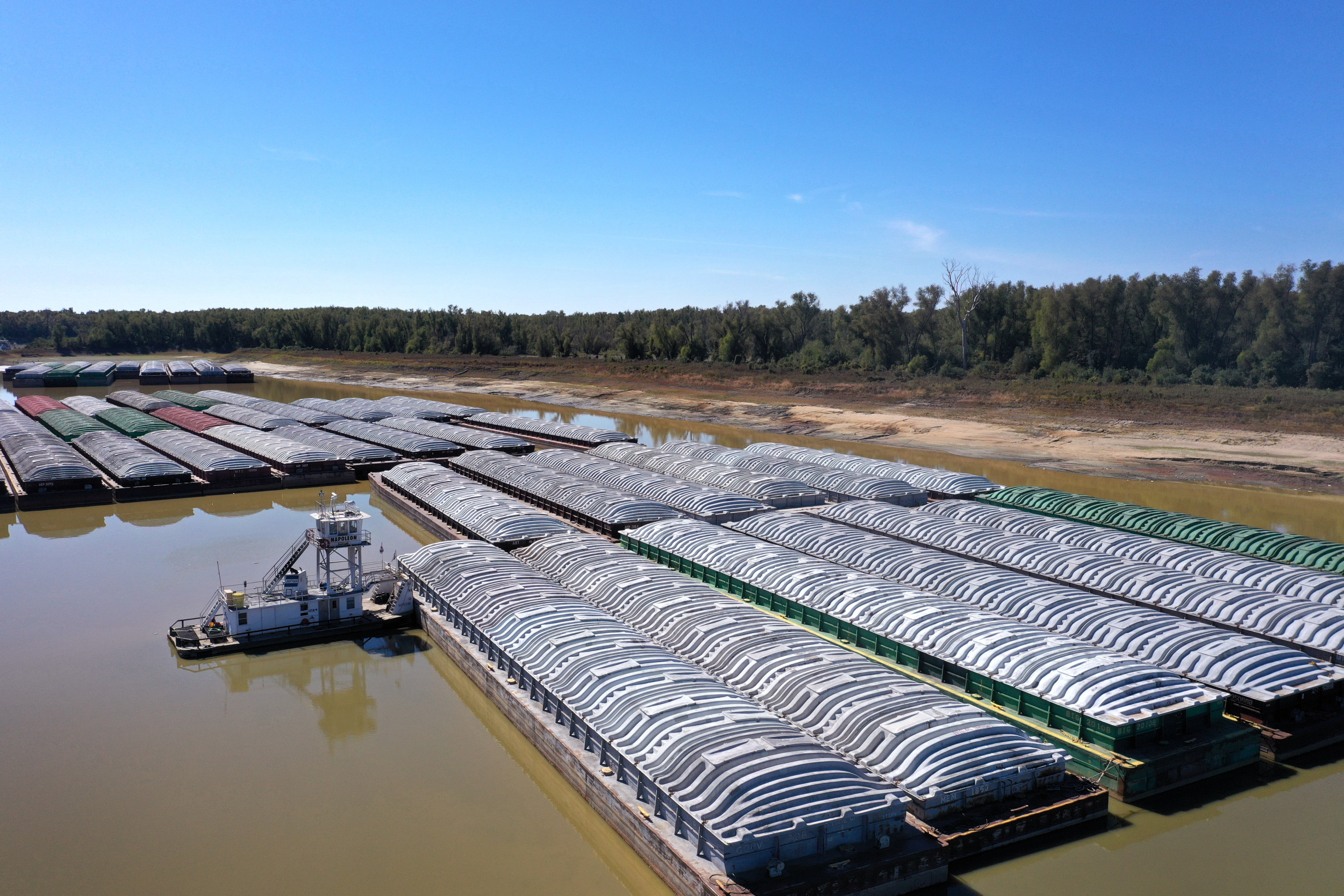 Are Mississippi River Water Levels Rising Newsweek   Barges Standstill Mississippi River 