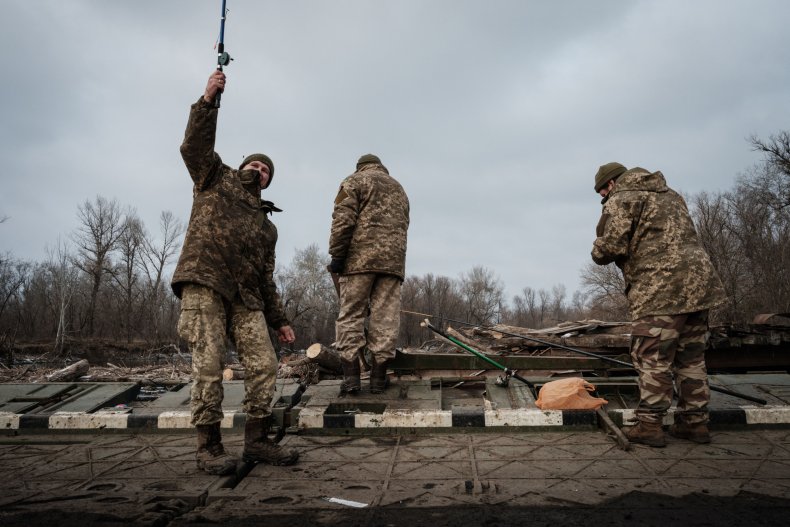 Ukrainian servicemen 