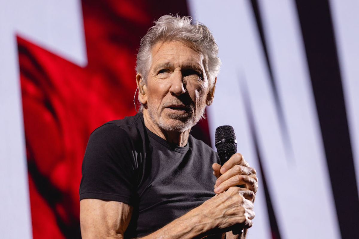Did Roger Waters Display Star of David on Pig in Berlin?