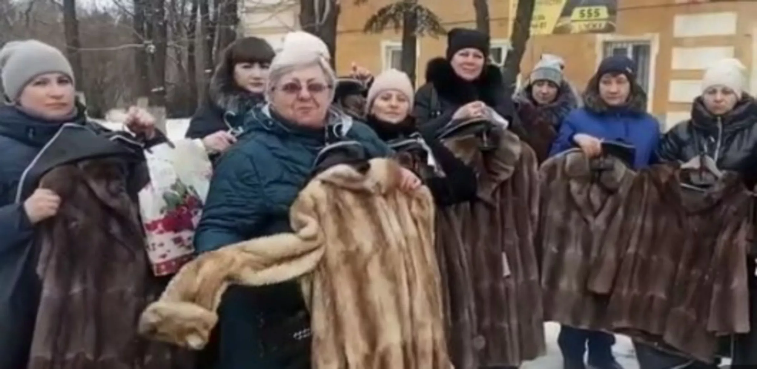 Wives of Russian Soldiers Killed in Ukraine Get Fur Coats as Compensation - Vimarsana News