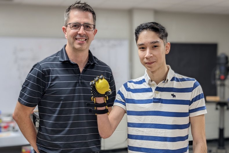 Sergio Peralta Has a Synthetic Hand