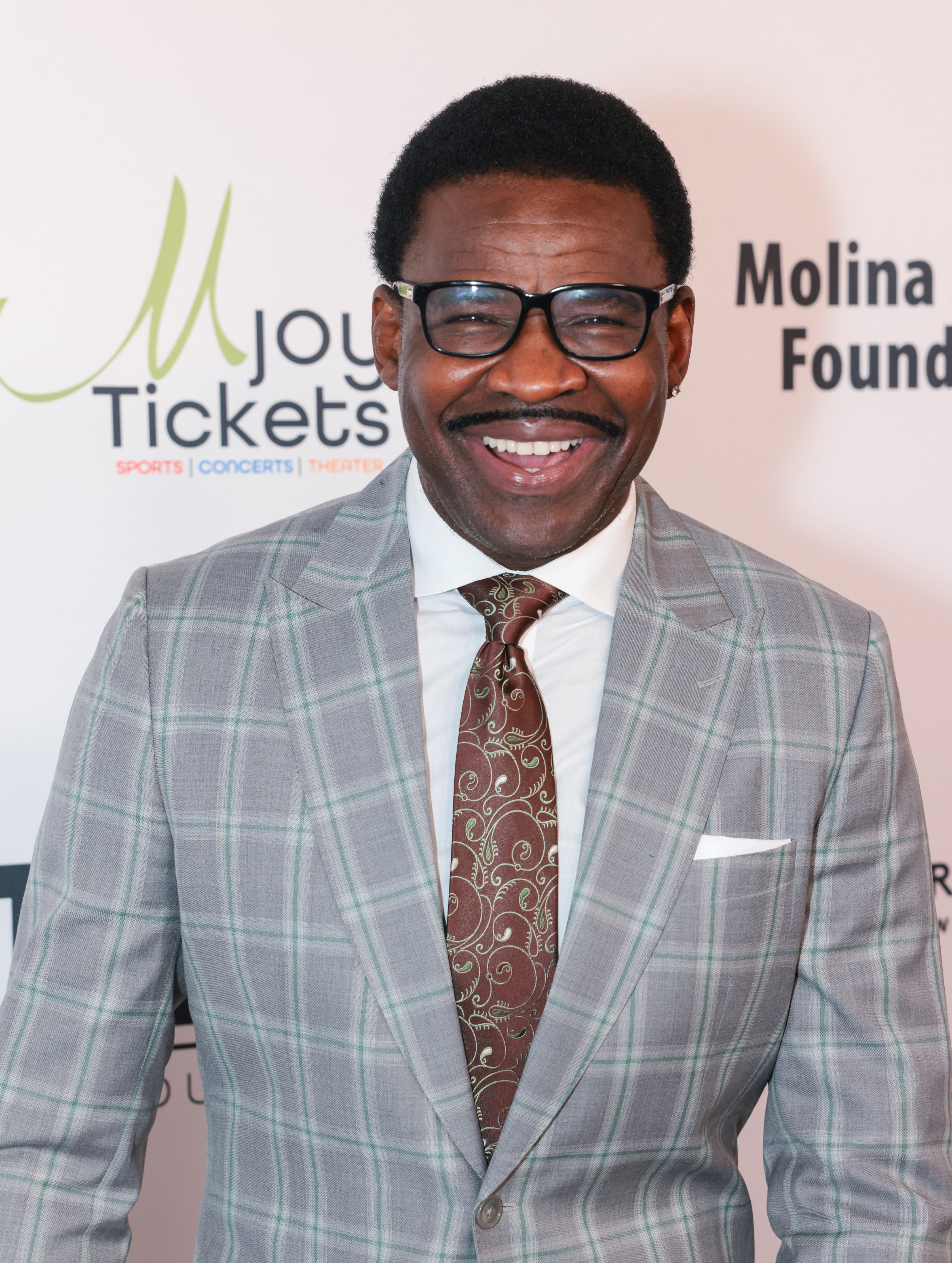 Michael deals irvin suit