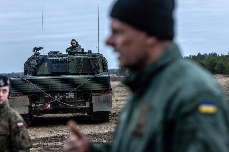 Ukraine tank crews training Leopard 2 Poland