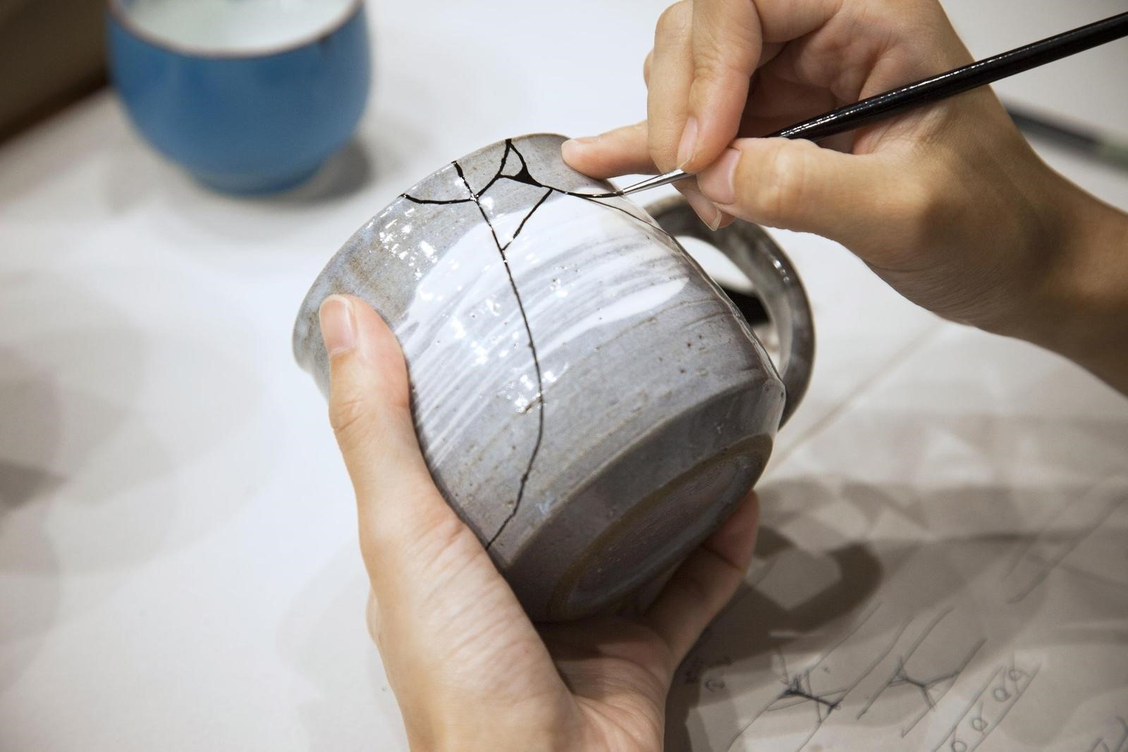 Kintsugi pottery – magic of wisdom, skills and noble metal powders