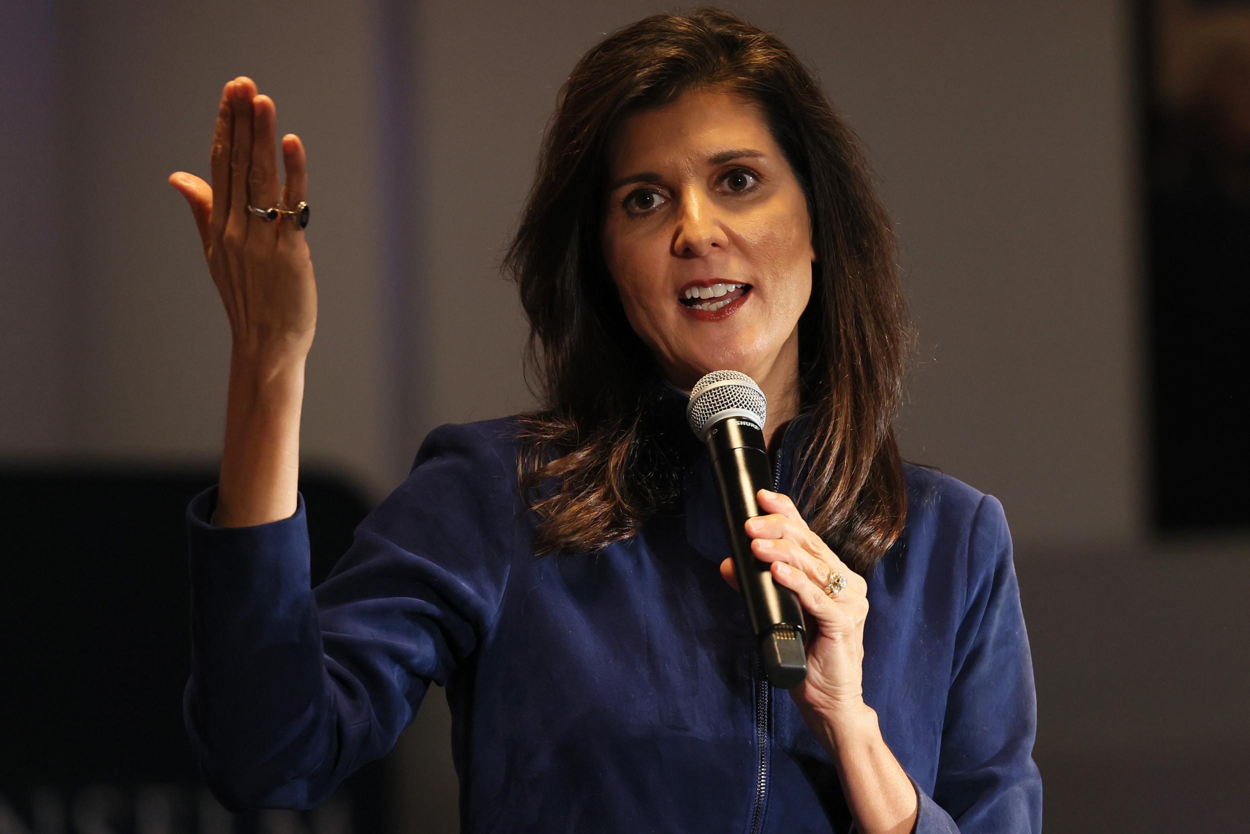 Fox News Host Confronts Nikki Haley On How She Differs From Donald ...